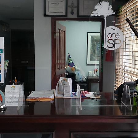 One South Place Hotel Kota Belize Bagian luar foto