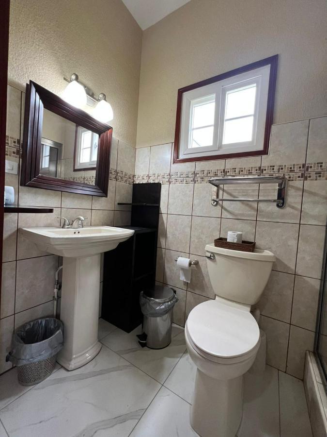 One South Place Hotel Kota Belize Bagian luar foto