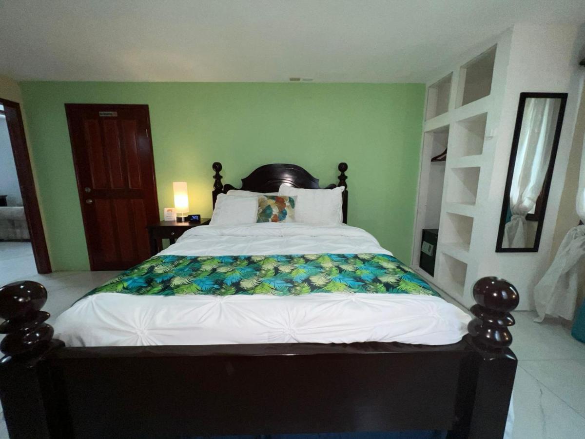 One South Place Hotel Kota Belize Bagian luar foto