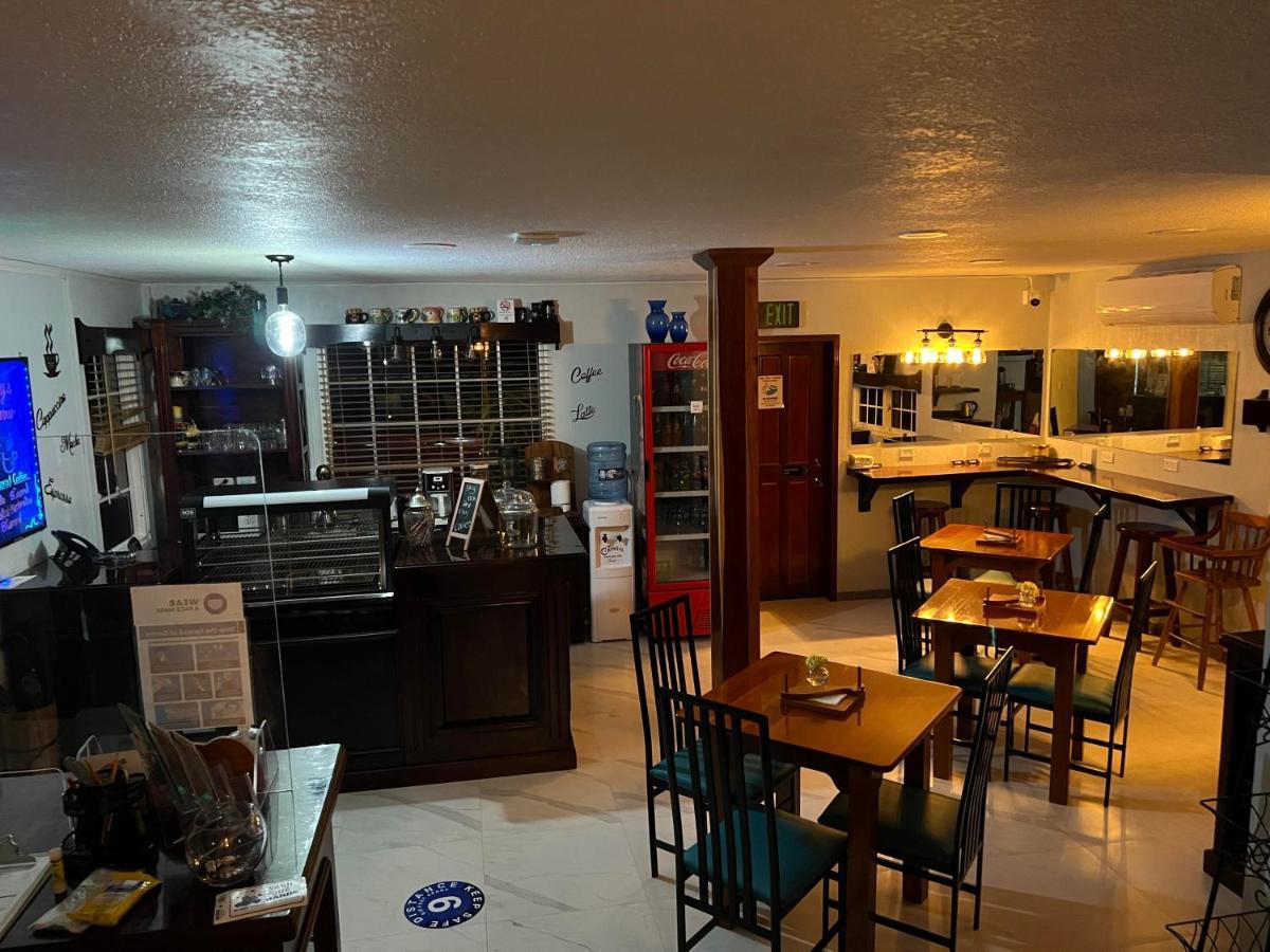 One South Place Hotel Kota Belize Bagian luar foto