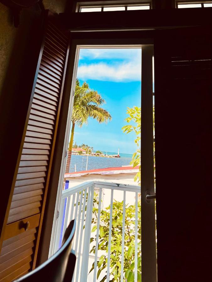 One South Place Hotel Kota Belize Bagian luar foto