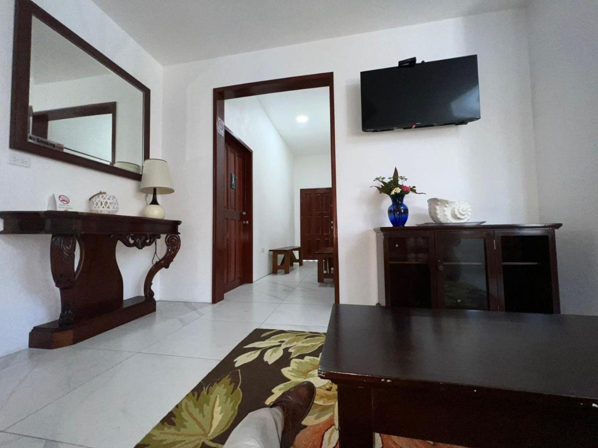 One South Place Hotel Kota Belize Bagian luar foto