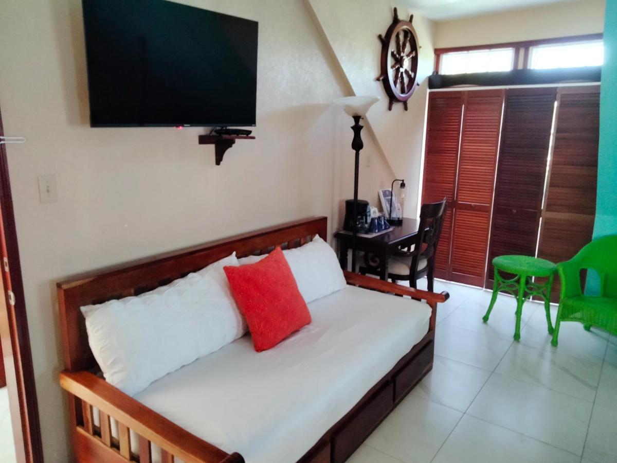 One South Place Hotel Kota Belize Bagian luar foto