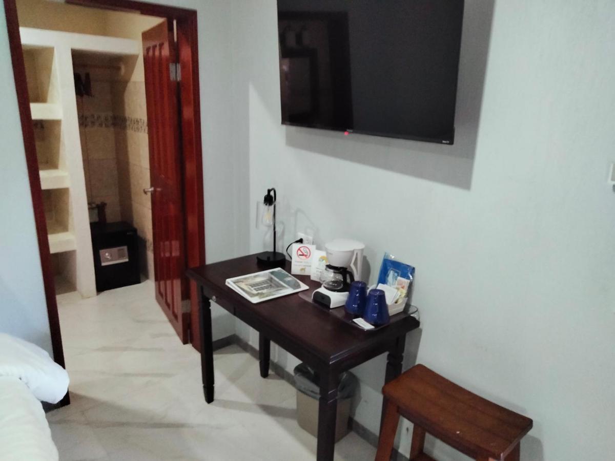 One South Place Hotel Kota Belize Bagian luar foto