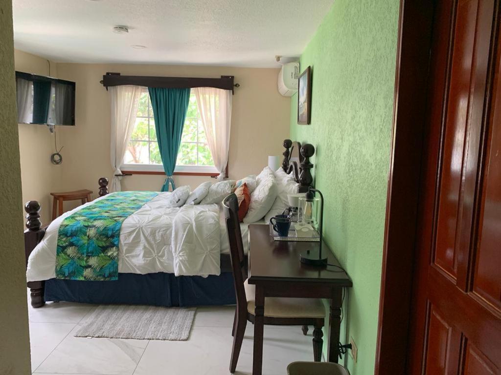 One South Place Hotel Kota Belize Bagian luar foto