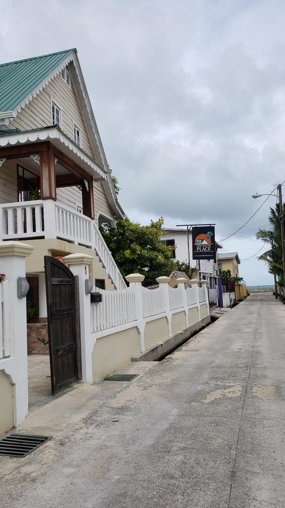 One South Place Hotel Kota Belize Bagian luar foto
